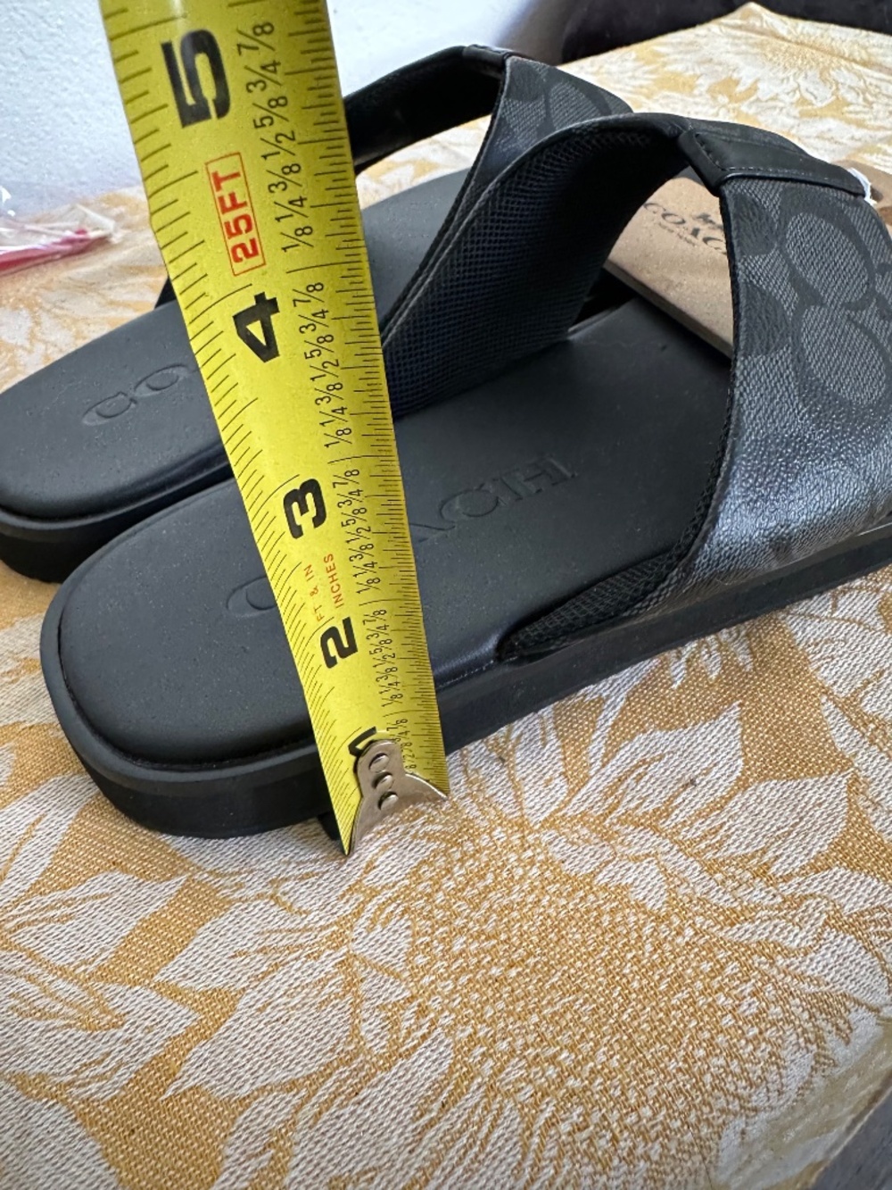 NWT. Coach signature canvas Flip Flops in mens size: 9 - Picture 10 of 10